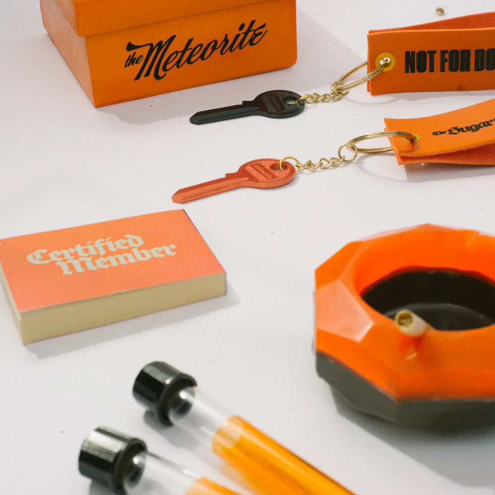 Close on the Meteorite box, the booklet and the tubes